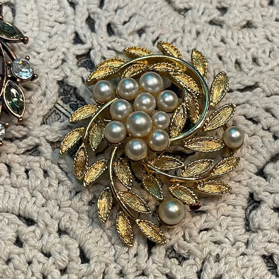 Vintage floral design brooch pin- 2 pieces - image 3