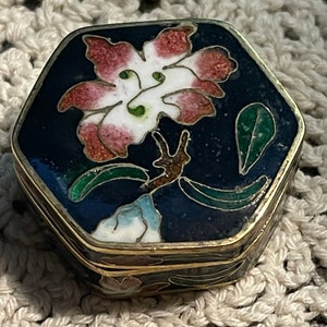 Vintage small hexagon enameled Cloisonné style metal box - pill box