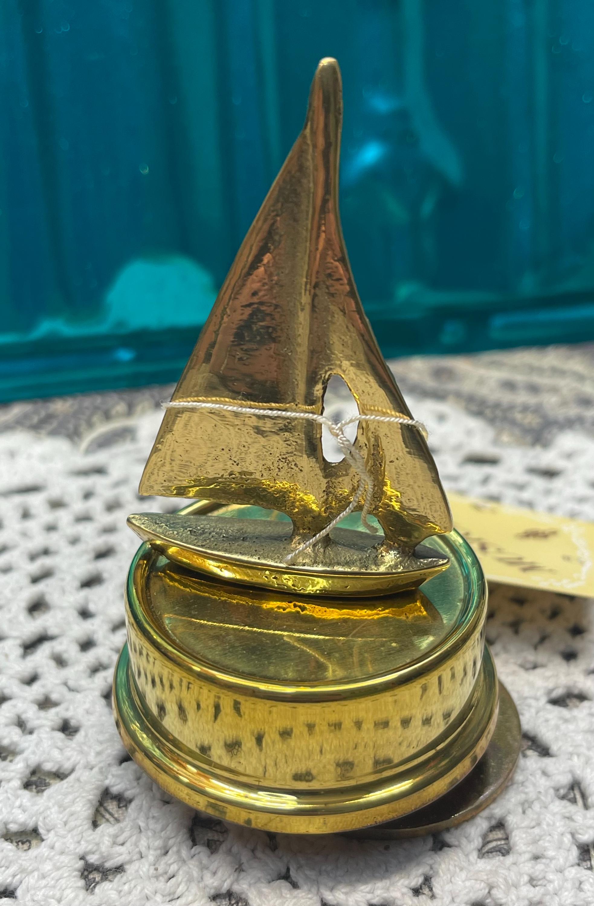 ハンドクラフト　置物　vintage Vintage Small Brass Musical Ship Nautical Music Box - Turning - Etsy