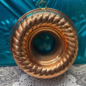 Vintage round copper or copper plated mold - cake mold with hanger