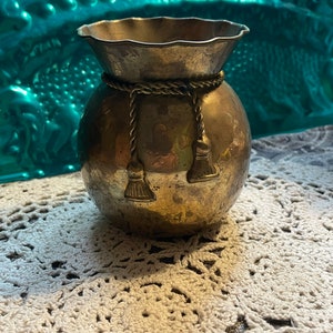 Vintage small round rope tassel brass vase- scalloped edge - aged