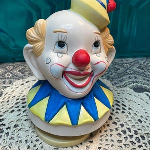 Vintage “send in the Clowns” Ceramic Music Box – Rotating Clown