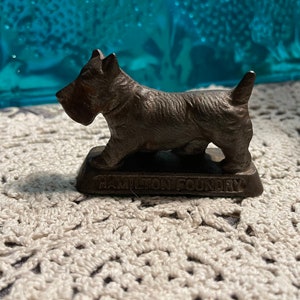 Vintage small cast iron dog Terrier paperweight