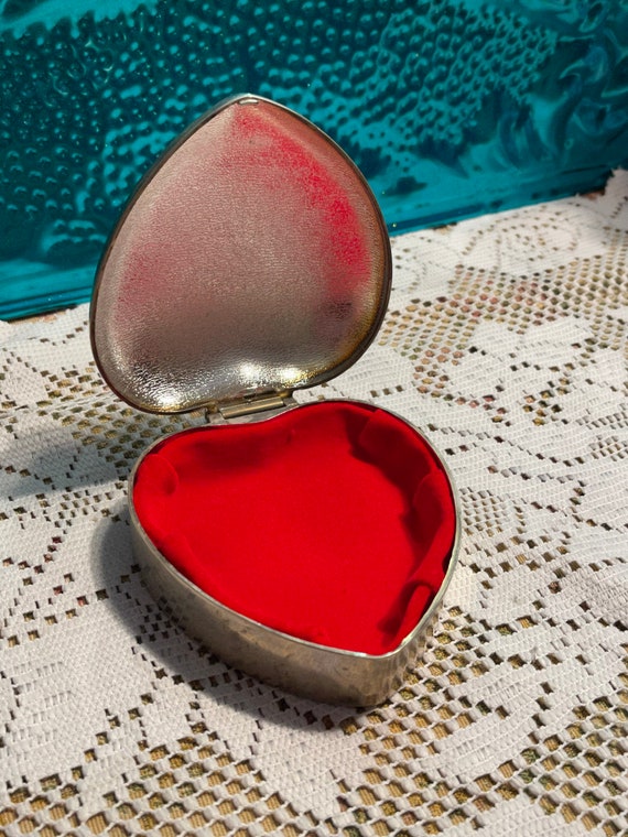 Heart box, red and silver, 8 ounces