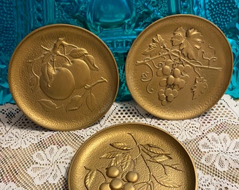 Vintages plastic wall plates fruit decor set of 3