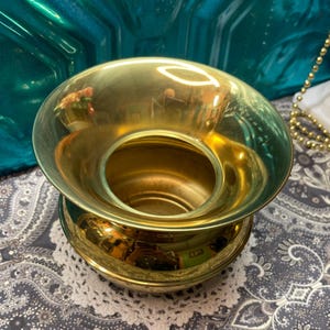 Vintage medium size brass spittoon-  planter- made in England