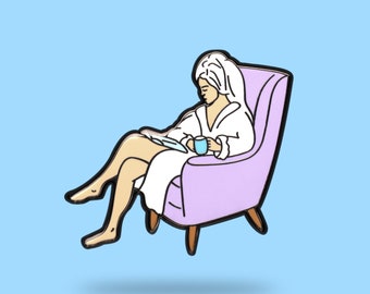 Reading Girl enamel pin - relax - chilling girl - bathrobe