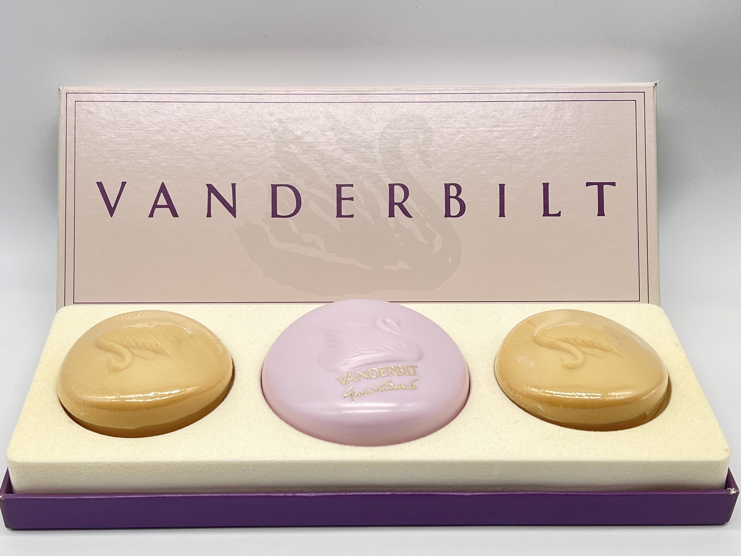 Vanderlbilt by Gloria Vanderbilt Perfumed Soap Casket 3 X 100 -  Hong  Kong