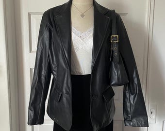 Vintage 90s Women’s Black Leather Jacket