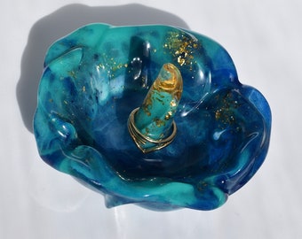 Handmade Ring Dish - Unique Gifts for Her, Mother's Day Gift, Decorative Ring Dish, Resin Ring Dish, Homemade Gift, Resin Art