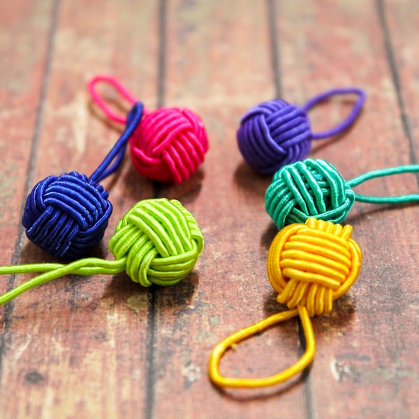 HiyaHiya Yarn Ball Stitch Markers (mehrfarbig & rosa)