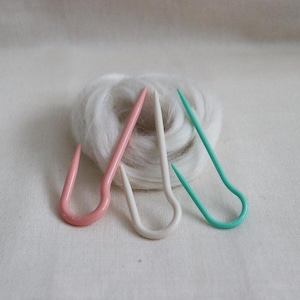 Clover U Shaped Cable Stitch Holder / Cable Needle