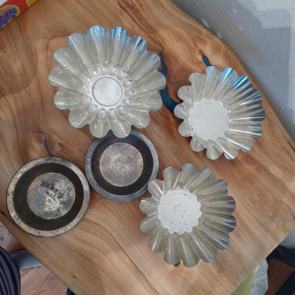 Vintage Cake pie tin lot flower bakeware baking