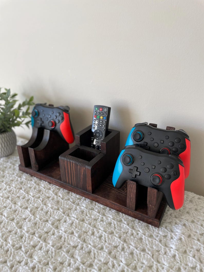 Gamer Controllers & Remote Holder! Family Size