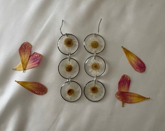 Triple flower earrings, white circle flower earrings