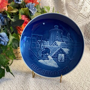 1977 &quot;Copenhagen Christmas&quot; Porcelain Collectible Christmas Plate by Bing & Grondahl