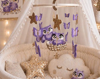 Uil familie baby mobiel, paarse kinderkamer mobiel, vilt wieg mobiel, decor baby meisje kinderkamer, handgemaakte baby mobiel, neutraal kinderdagverblijf cadeau