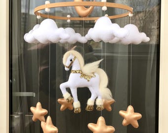 Babymeisje wieg mobiel met paard en sterren, neutrale kinderkamer mobiel met maan of naam, luxe vilten babymobiel, kraamcadeau
