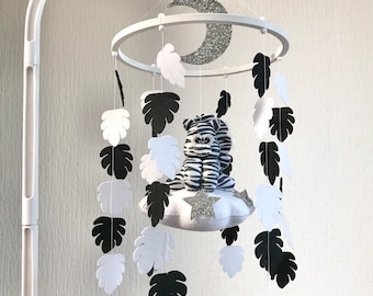 Baby mobile zebra. Animals mobile. White and black nursery mobile. Crib mobile. Felt mobile. Baby mobile for girl. Baby mobile for boy.