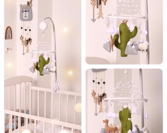 Mobile pour lit bébé fille. Décoration bohème neutre pour chambre d'enfant. Chameau, mouton, alpaga, lama, mobile en macramé. Cadeau baby shower, cadeau grossesse, nouveau-né.