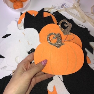 Halloween Felt Garland – Black and Orange Bat Bunting | Cute Ghost and Pumpkin Decor | Fall Wall Hanging | Halloween Gift Box