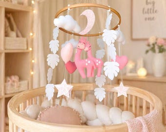 Roze giraf baby mobiel, wieg mobiel meisje, kinderkamer mobiel vilt, babyshower cadeau, handgemaakt mobiel, Boho kinderkamer decor, meisje wieg mobiel
