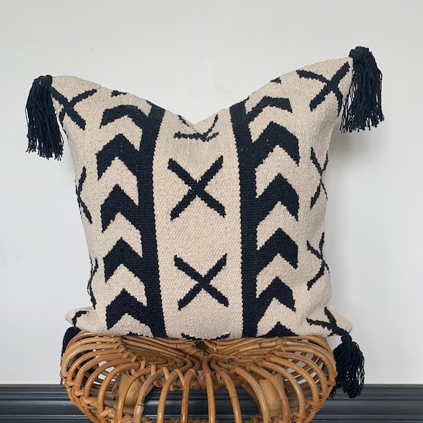 Scandi Cushion Cover, Black and White Geometric Cushion, Ethnic Cushion, Black and White Cushions,  Kilm Cushion in the UK, Nordic cushion