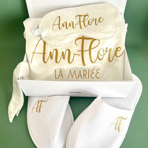 Box future mariée : peignoir en satin, masque en satin et chaussons personnalisés