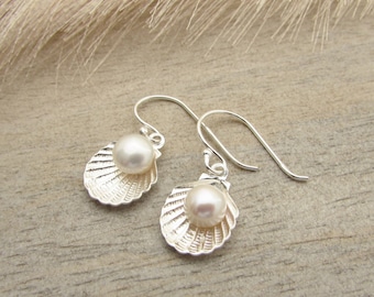 Orecchini in argento sterling con perle d'acqua dolce e conchiglie: gioielli da spiaggia, gioielli da oceano