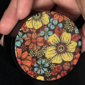 Grinder Cute Hippy Retro Flowers Peace Herb Spice Grinder 4 Layer Grinder