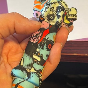 Pipe en silicone avec tête de mort