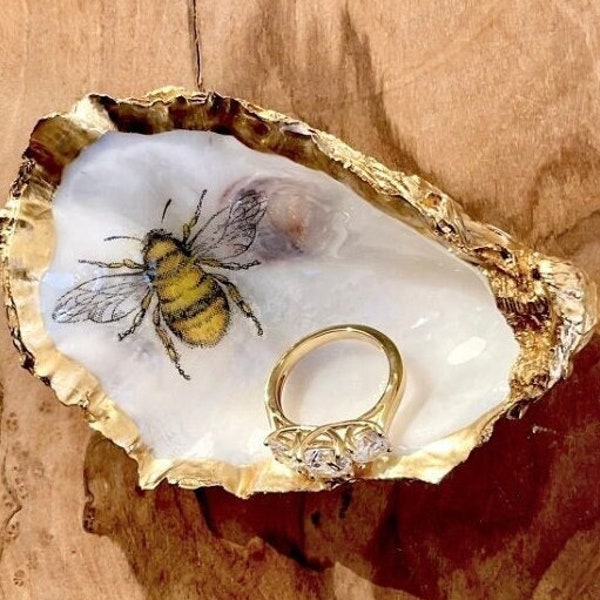 Adorable Bumblebee Gift. Decoupaged Oyster Shell. Trinket Dish. Coastal Shell Ornament. Shell Art. Lovely Gift for Her. Crystal Resin Finish
