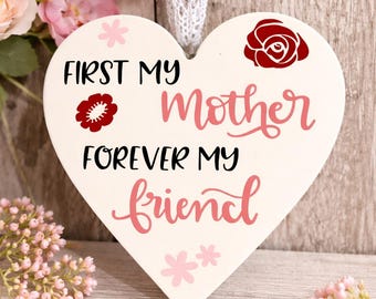 Erste Muttertagsplakette | Personalisierte Herz Andenken | Mama Geschenk | Baby erstes Muttertagsgeschenk | Mama Geschenk | Holzschild zum Aufhängen