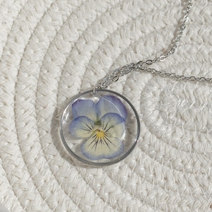 Viooltje hars ketting, echte bloem hanger, geperste bloem sieraden, handgemaakte natuur ketting, cadeau voor haar, botanische sieraden