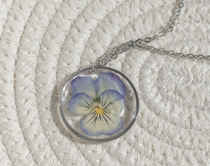 Pansy Resin Flower Necklace/Handmade Resin Necklace/Resin Jewelry/Dried Flower Necklace/Pressed Flower Jewelry/Botanical/Real Flower (New)