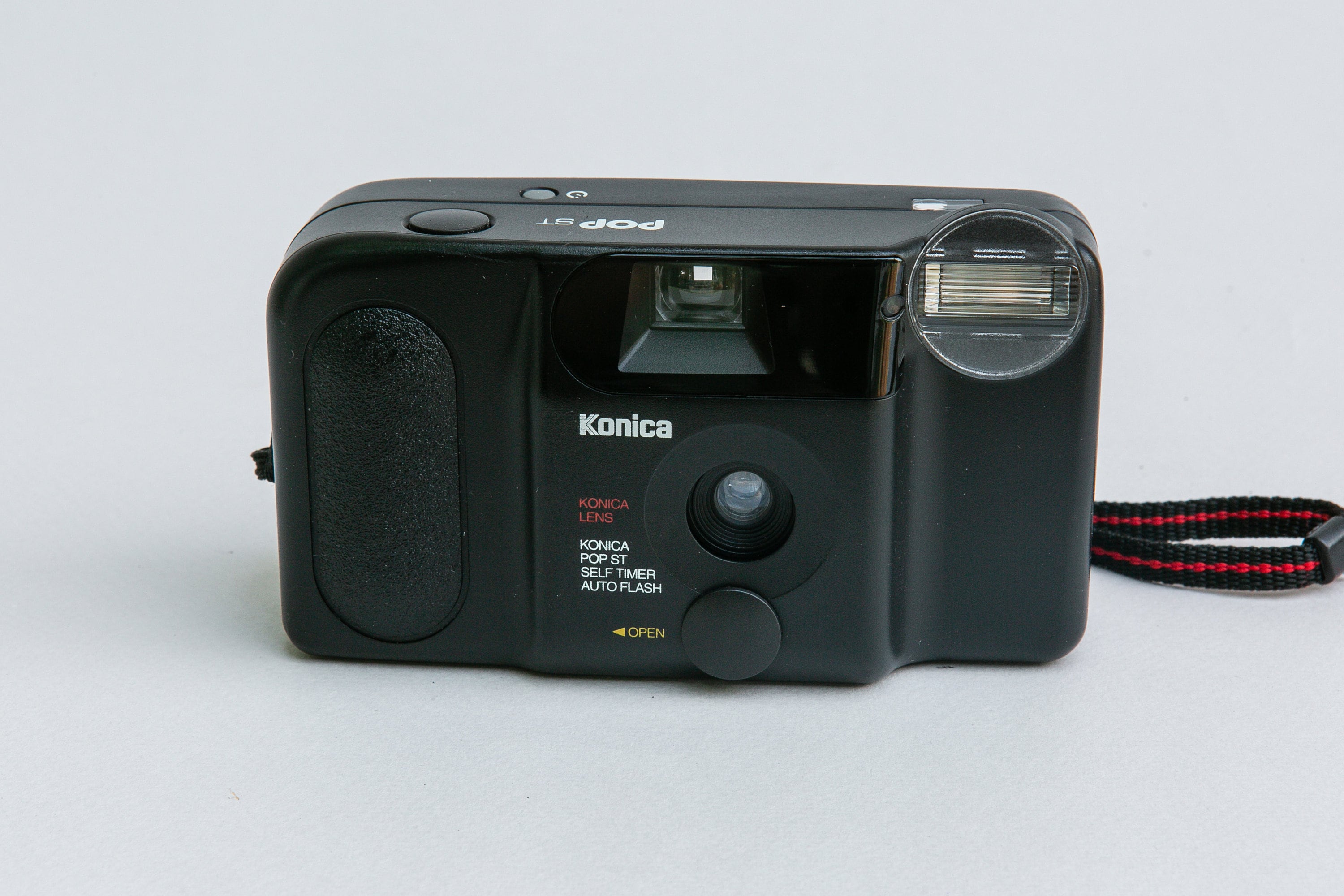 Konica C35 – Appareil photo argentique vintage – Bel état – Collection / décoration - Collection