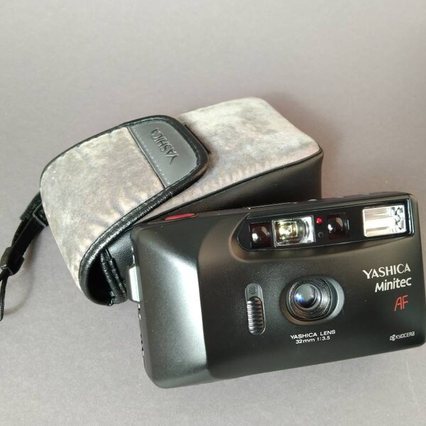 Yashica Minitec AF Quartz Date 35mm Compact Camera with case