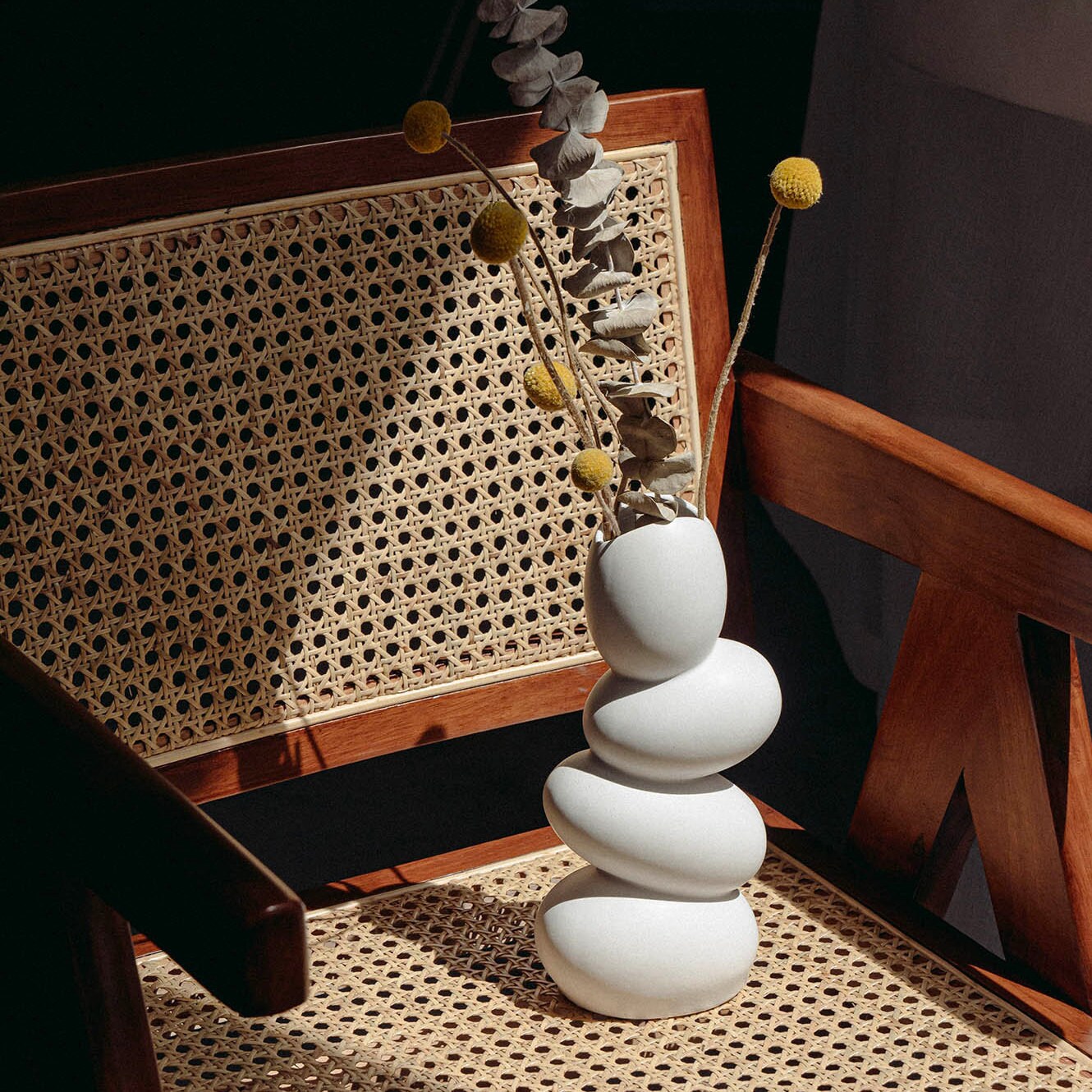 White Ceramic Egg Vase Egg Flower Vase Tabletop Vase Decor Etsy