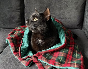 Soft Christmas dog blankets. Soft Christmas cat blanket. Tartan christmas dog blanket. Tartan christmas cat blanket.