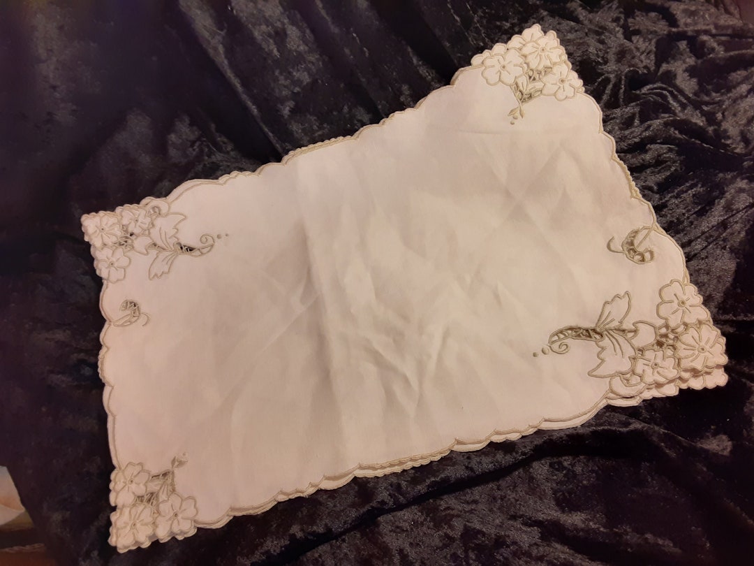 White Linen Placemats With Embroidered Edges and Decorative Etsy