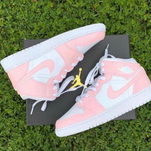 Air Jordan 1 Mid Bianco Nero Rosa Artico chiaro - hypescrape