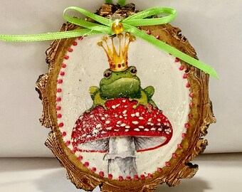 Adorno de rebanada de madera de Príncipe Rana