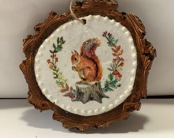 Adorno de rodaja de madera de ardilla