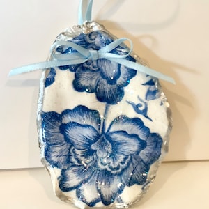 Blue and White Flower Oyster Shell Ornament