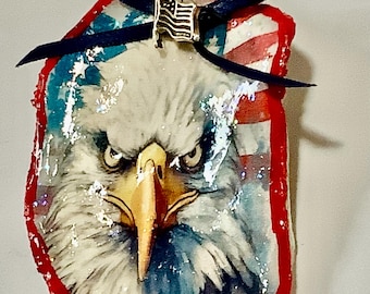 Adorno de concha de ostra con forma de águila