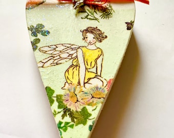 Adorno de corazón de madera de hadas