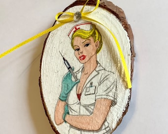 Adorno de rebanada de madera de enfermera