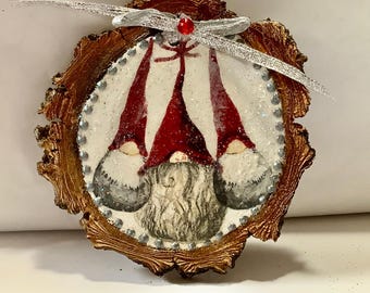Adorno de rebanada de madera de gnomos