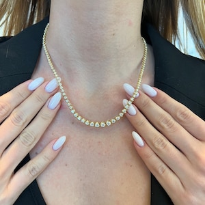 6.15 Carat Graduated Diamonds Tennis Necklace in 14K Yellow Gold