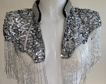 Silver shiny evening capelet -Beaded special occasion shrug-Sequin Ponchos Wedding Epauletes-Stunning-Handgemachtes Vintage-Schultertuch
